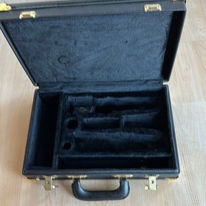 Leblanc Bb clarinet case new, no tags but never used.